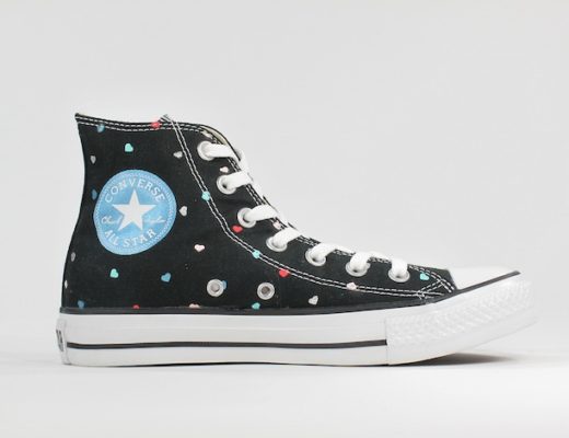 Converse zum Valentinstag schenken: Die Schuhe mit Herzchenprint