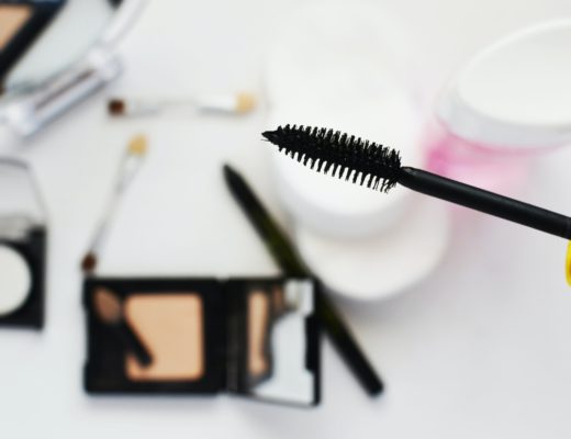 Wimperntusche: Wie kommt man an Reste der Mascara heran?