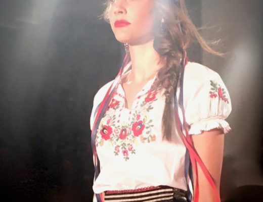 Kiss me Piroschka – Lena Hoschek zeigt feurige Folklore auf der Fashion Week