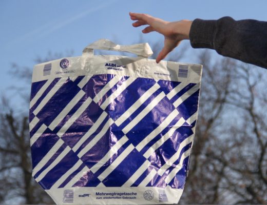 Lars Eidinger: PB 0110 Hommage an die Aldi Tüte