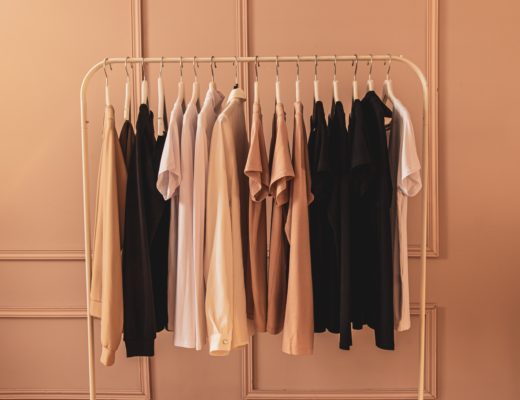 Capsule Wardrobe – mit diesen Tipps wird der Kleiderschrank zur schlichten Wohlfühloase