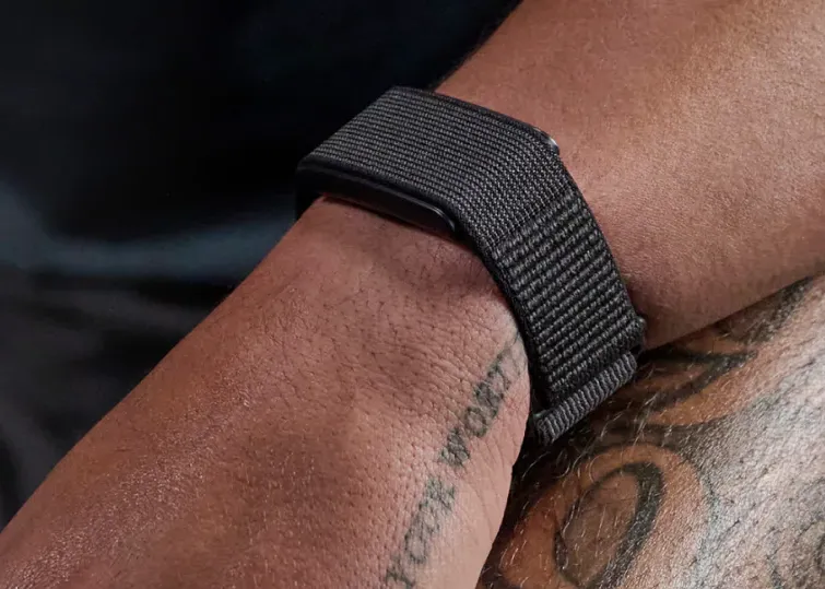 Amazfit Helio Strap am Handgelenk während des Trainings