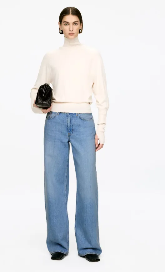 H&M CLOUD Loose Jeans mit weitem Bein in hellblauer Waschung als Capsule Wardrobe Essential