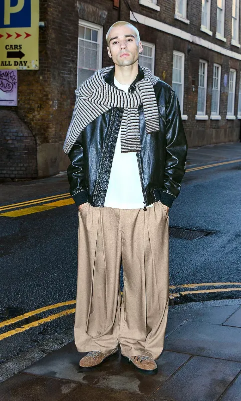 Beige Ballonhose f&uuml;r Herren mit weitem Bein und Bundfalten im Streetstyle-Look