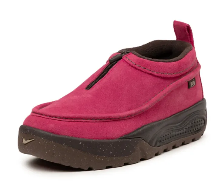 Winter Sneaker Nike ACG Izy aus Veloursleder mit warmem Innenfutter in Pink