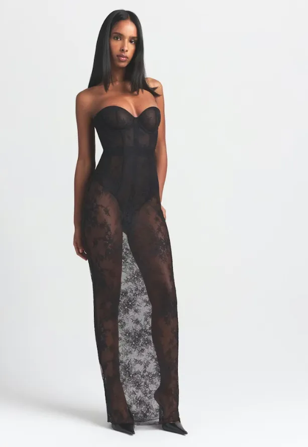 Skims Kleid aus transparenter Spitze in Schwarz mit Bustier-Oberteil
