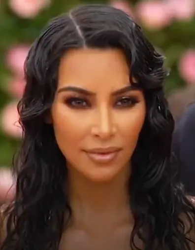 Kim Kardashian bei ihrem Auftritt auf dem roten Teppich der Met Gala 2019