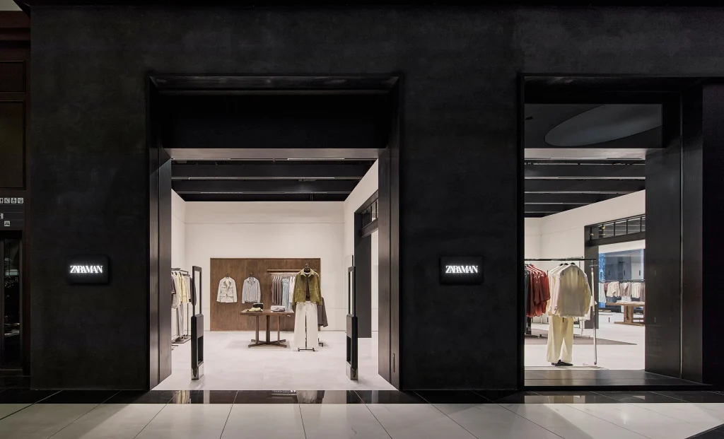 Zara Man Flagshipstore Berlin Eingangsbereich Innen modernes Storedesign Herrenmode