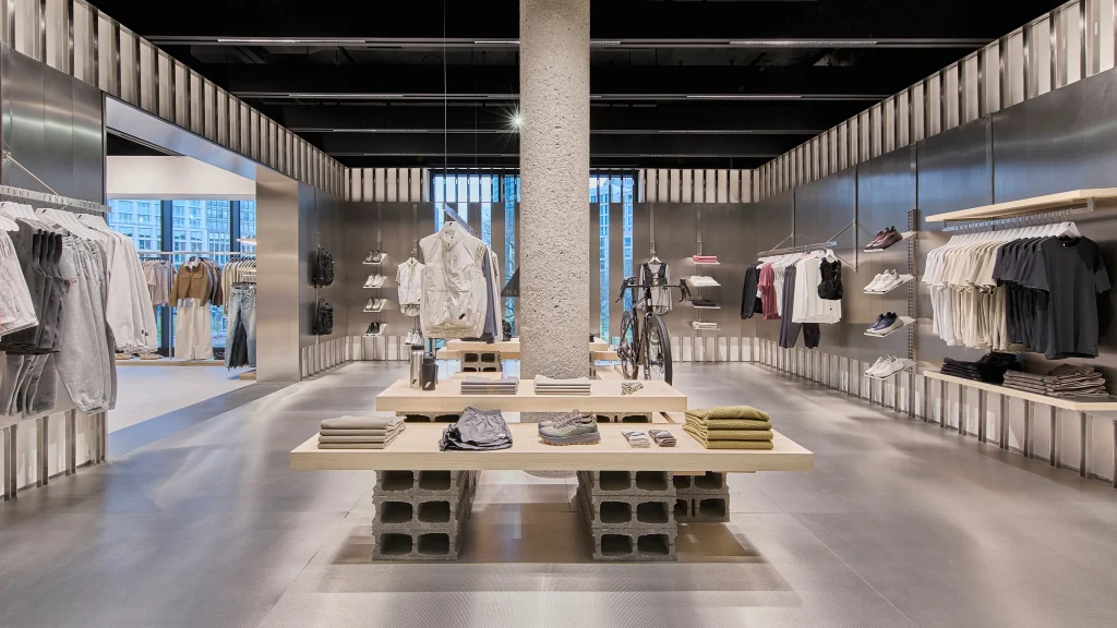 Zara Man Flagshipstore Berlin Verkaufsfläche Innenraum moderne Herrenmode Präsentation