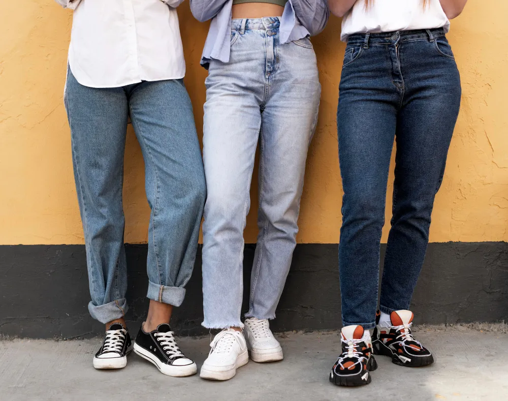 verschiedene Jeans Passformen Frauen Vergleich Skinny Straight Mom Jeans