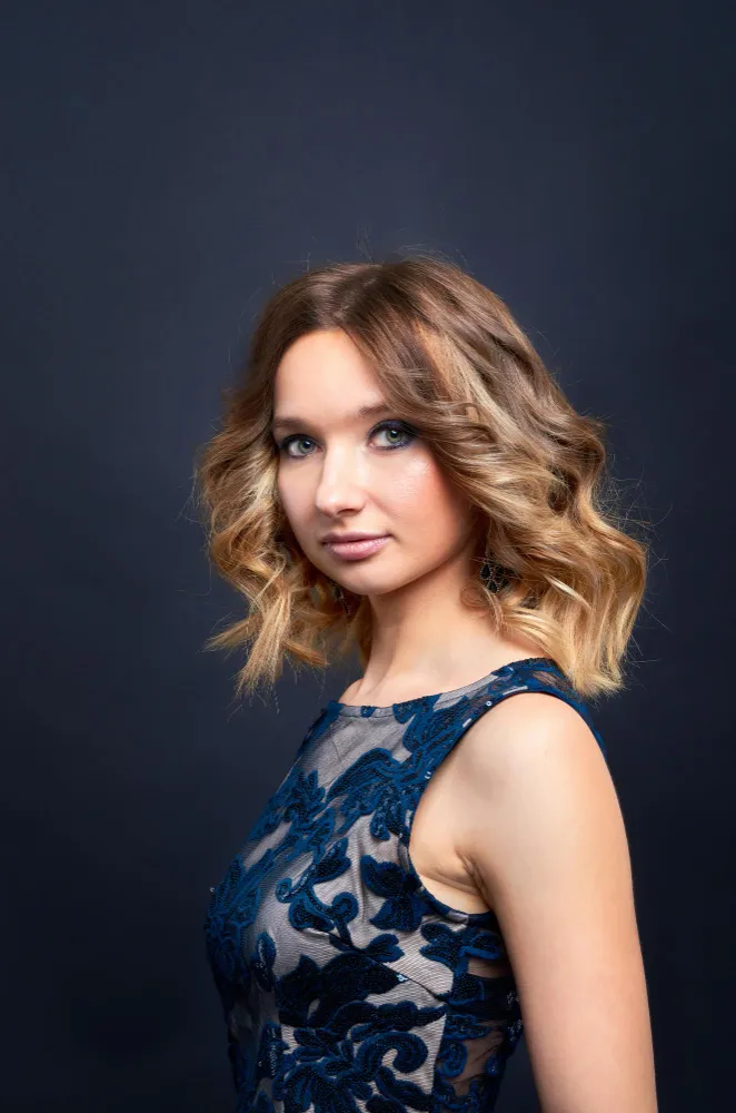 Long Bob Frisur mit lockeren Wellen und Mittelscheitel – moderne Bob-Frisur für mittellanges Haar