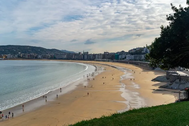 Blick auf die K&uuml;ste von San Sebasti&aacute;n
