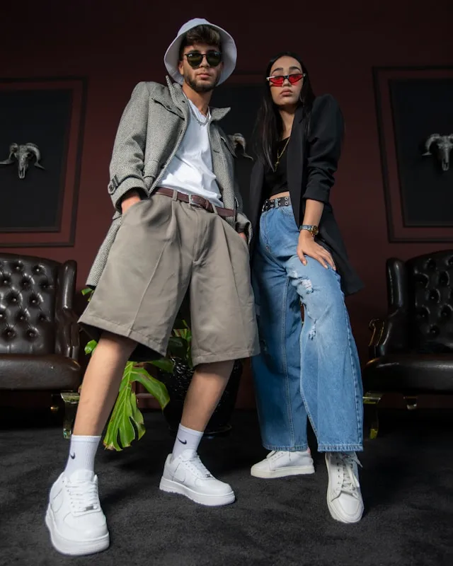 Oversize Mode und Oversize Look im Streetstyle mit Baggy Jeans und weiter Shorts