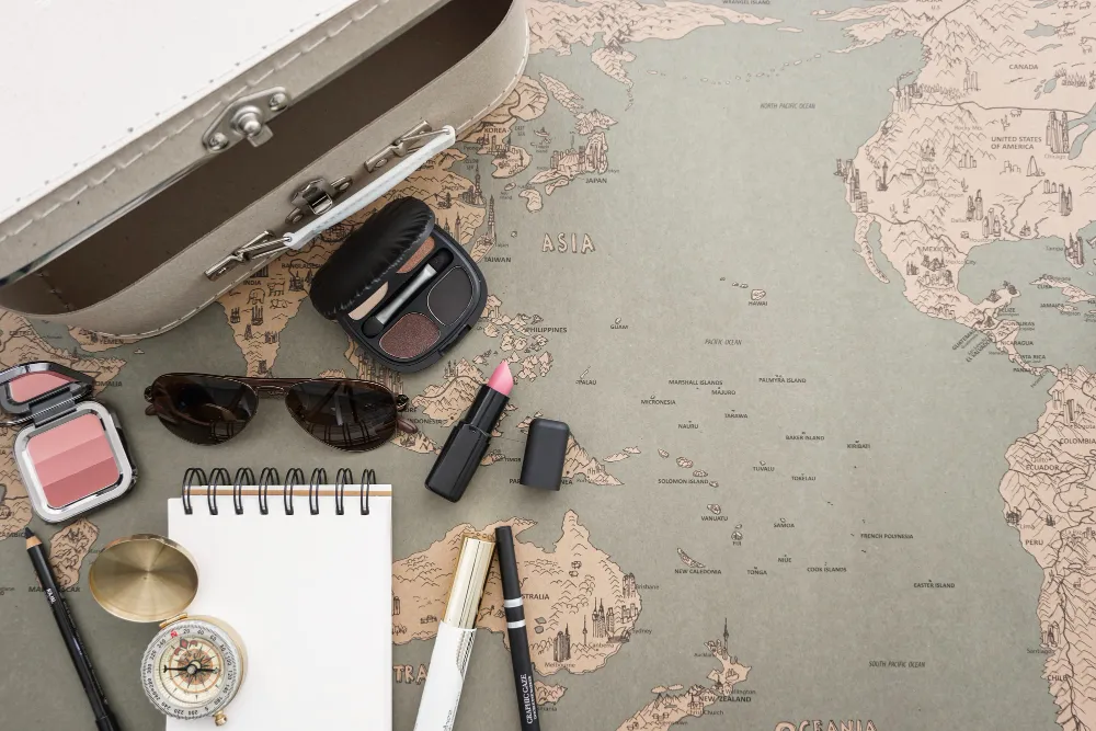 Travel-Beauty-Produkte und Make-up als Teil moderner Micro-Beauty-Routinen 2026