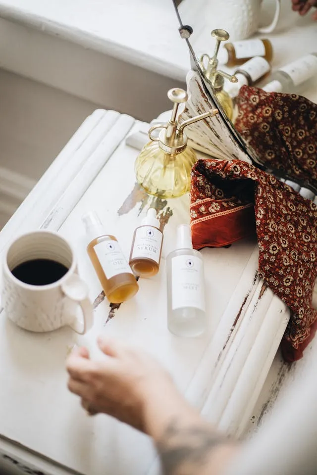Minimalistische Beauty-Produkte und Face Mist als Teil moderner Micro-Beauty-Routinen 2026