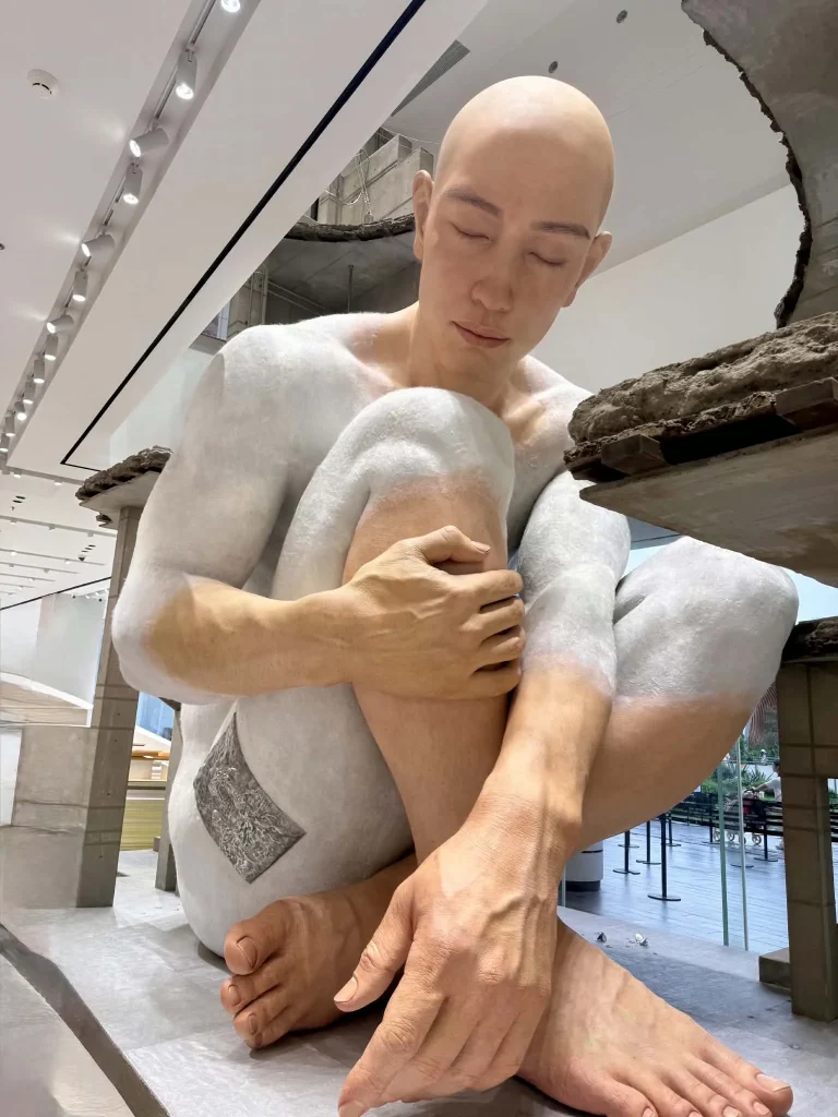 Kunstfigur im Haus Nowhere Shenzhen von Gentle Monster