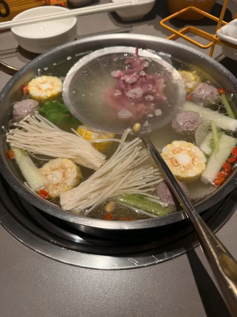 Chinesischer Hot Pot in einem Restaurant in Shenzhen während unseres Aufenthalts