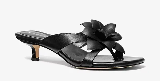 Michael Kors Kitten-Heel-Sandale Jacie aus Leder mit Zierblume