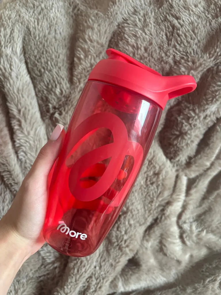 More Nutrition Shaker mit integriertem Sieb im Alltagstest