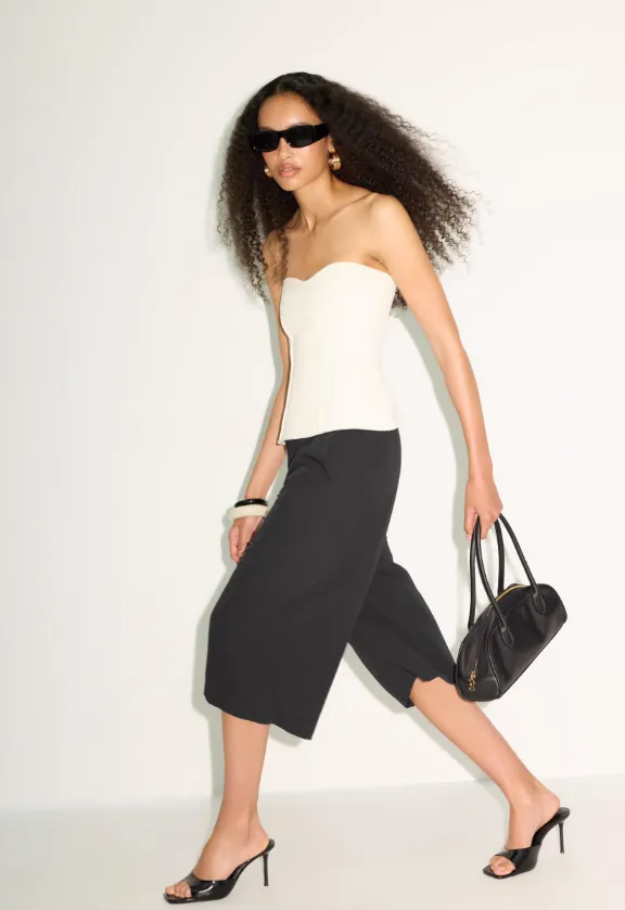 Stradivarius Elegante Bermudashorts mit überkreuztem Bund