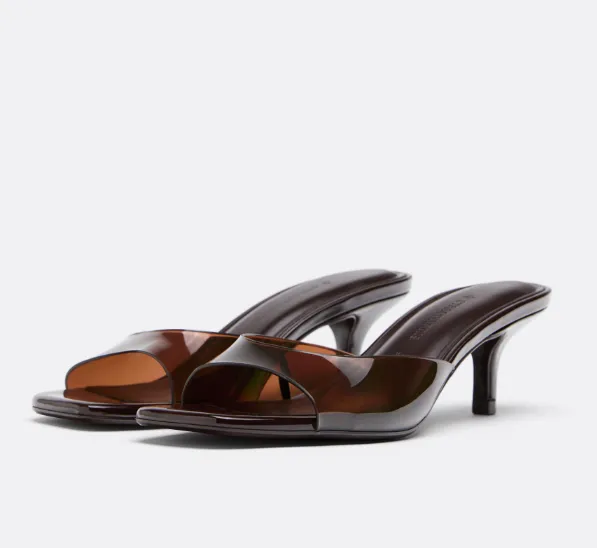 Stradivarius High-Heel Mules aus Vinyl