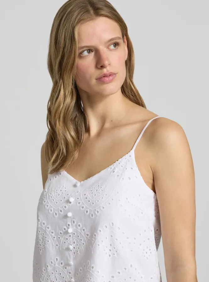 PIECES Regular Fit Blusentop 'VILDE' in weiss * *Es gibt zwei unabhängige Unternehmen Peek & Cloppenburg mit Hauptsitzen in Düsseldorf und Hamburg. Dieser Internetauftritt gehört zur Unternehmensgruppe der Peek & Cloppenburg B.V. & Co. KG, Düsseldorf, deren Häuserstandorte Sie hier finden.