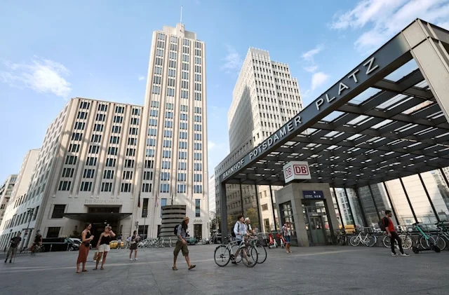 Potsdamer Platz in Berlin als Symbol für den Wandel deutscher Einkaufsstraßen