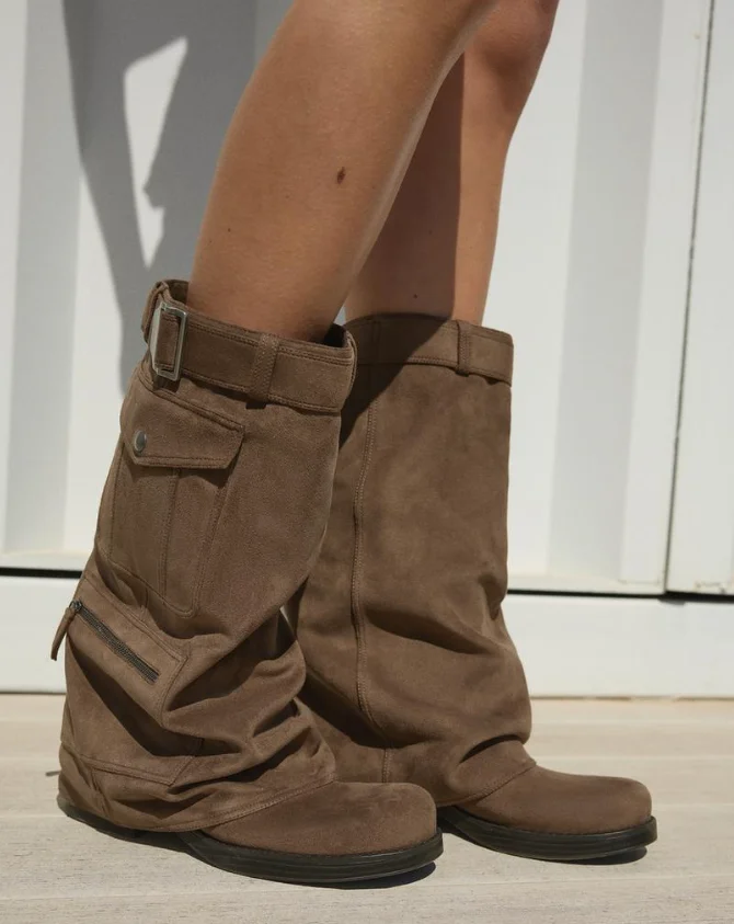 Flache Stiefel mit Hosentaschen