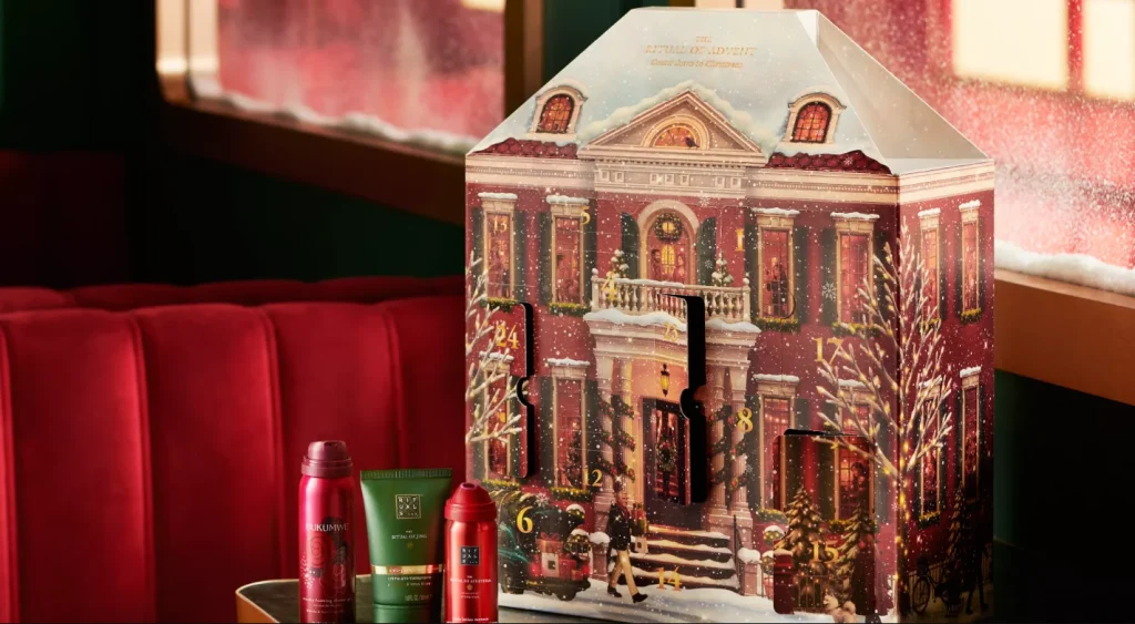 Rituals Classic Advent Calendar 2026 als festlich gestaltetes Haus mit Pflegeprodukten