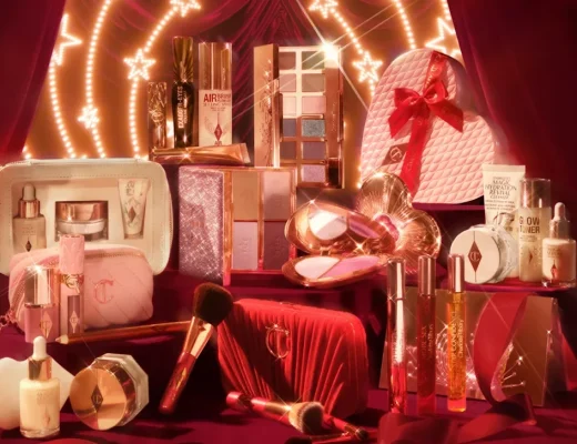 Charlotte Tilbury Beauty-Produkte in festlicher Weihnachtsinszenierung für Beauty Adventskalender 2026