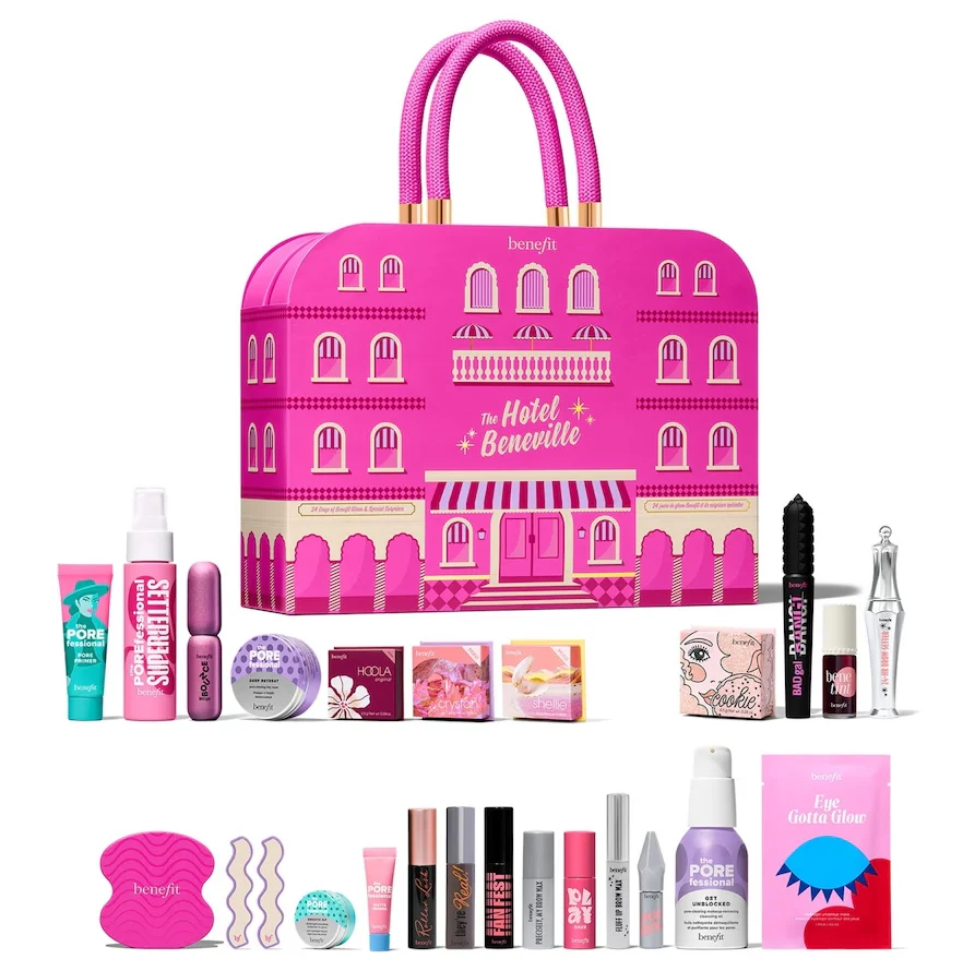 Benefit The Hotel Beneville Beauty Adventskalender 2026 mit Make-up- und Pflegeprodukten