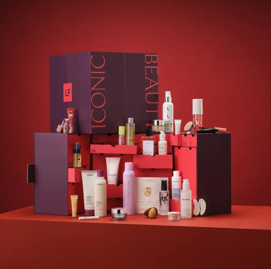 LOOKFANTASTIC Beauty Adventskalender 2026 mit zahlreichen Make-up-, Pflege- und Haarpflegeprodukten