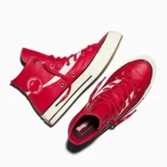 Converse x Coca-Cola Chuck 70 Leather in Racing Red – roter High-Top aus Leder mit weißem Coca-Cola-Ribbon und cremefarbener Sohle.