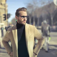 Gepflegter Bartstil 2026 mit kurzem Vollbart und klaren Konturen